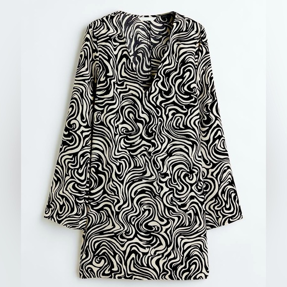 SOLD- H&M Black & White V-neck Dress - Picture 1 of 4